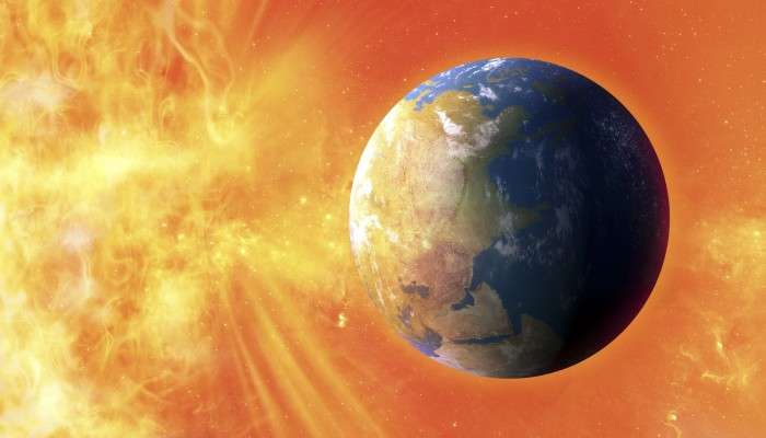 Solar Storm: সোমবারই সৌর ঝড়! এর জেরে পৃথিবীতে কী ঘটতে চলেছে জানেন?