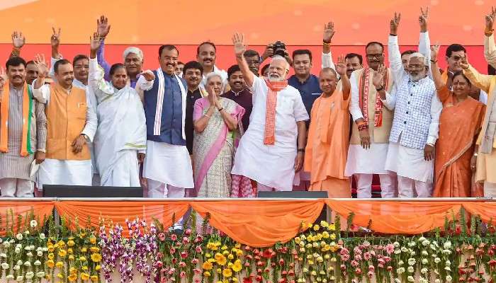 Yogi 2.0 Cabinet: মন্ত্রিসভার দায়িত্ব বন্টন যোগীর, &#039;বুলডোজার বাবা&#039;র হাতেই স্বরাষ্ট্র, আর কে কোন দফতর পেলেন? 