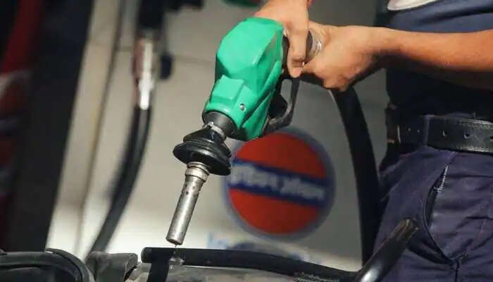 Fuel Price Hike: আরও দামি পেট্রল-ডিজেল, বৃহস্পতিবার সকাল থেকে লিটারে গুনতে হবে অতিরিক্ত মূল্য