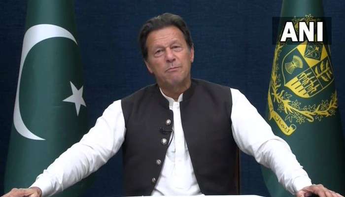 Imran Khan On Resignation: ইস্তফার জল্পনা ওড়ালেন ইমরান, &#039;শেষ বল পর্যন্ত ক্রিজে থাকব&#039;, বার্তা পাক প্রধানমন্ত্রীর