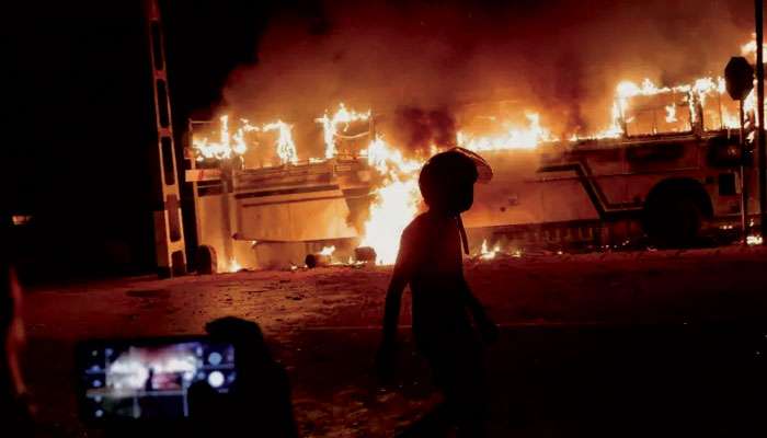 Sri Lanka: বিক্ষোভ ছড়াচ্ছে লাফিয়ে, দেশজুড়ে সোমবার পর্যন্ত কার্ফু জারি শ্রীলঙ্কায়