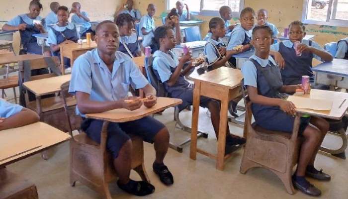 Liberia taxi driver: ৩৮ লক্ষ টাকা পেয়েও ফিরিয়ে দেন, সততার পুরস্কার জিতে বিশ্বের মন জয় এই তরুণের