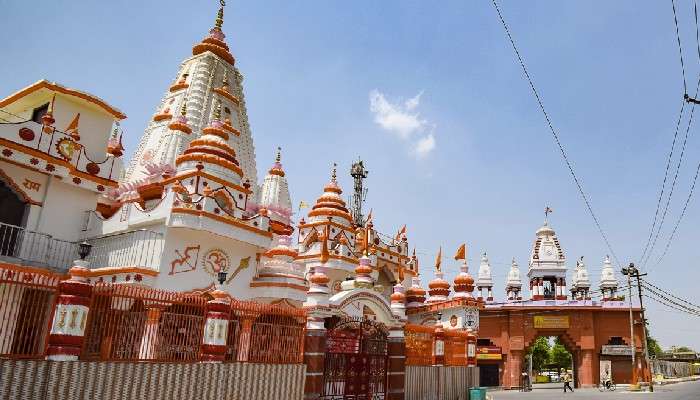 Gorakhnath Temple Attack: মুখে ধর্মীয় স্লোগান, কুড়ুল হাতে গোরক্ষনাথ মন্দিরের রক্ষীদের উপর &#039;চড়াও&#039; যুবক