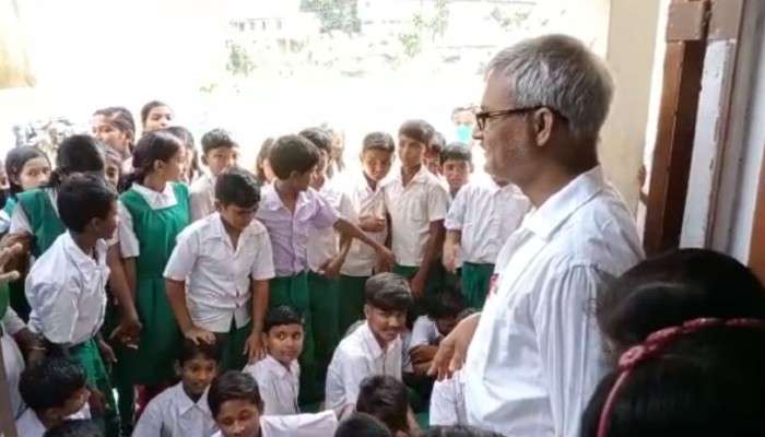 Panskura:  প্রধানশিক্ষকের বদলি রুখতে স্কুলে ক্ষোভ, কান্নায় ভেঙে পড়ল পড়ুয়ারা