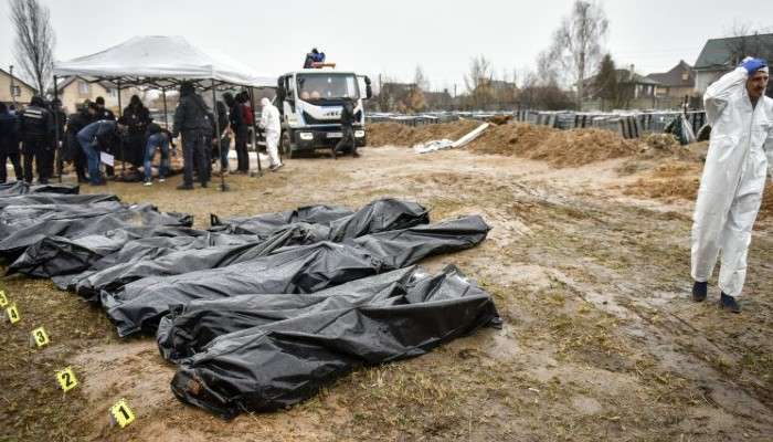 Russia-Ukraine War: রাশিয়ার নির্মমতায় হতবাক বিশ্ব! কিয়েভের আশপাশ থেকে ১২০০ দেহ উদ্ধার! 