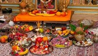 সন্ধেবেলা পুজো করছেন? তুলসীপাতা বা শঙ্খধ্বনি বিষয়ে এই নিয়মগুলি জানেন তো...