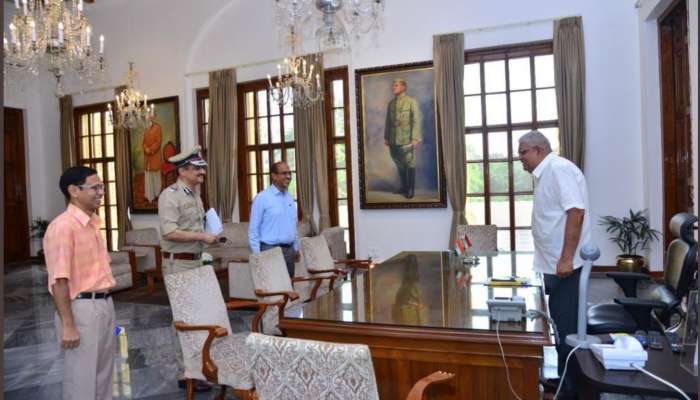 Jagdeep Dhankar: মুখ্যসচিব, DG-র সঙ্গে বৈঠক; 'আইনের শাসন ফেরানো অত্যন্ত জরুরি', টুইট রাজ্যপালের