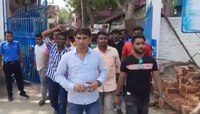 পুলিসকে থানায় আটকে রেখে বিক্ষোভ, প্রাক্তন মন্ত্রী সাবিত্রী মিত্রর জামাইয়ের 'কীর্তি'