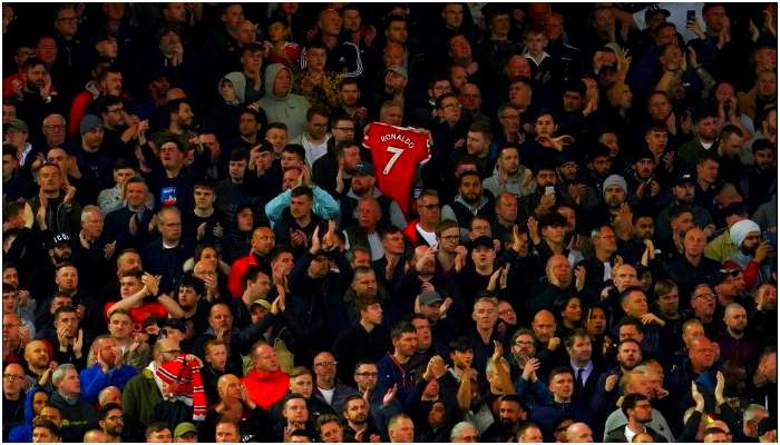 You’ll Never Walk Alone! শোকবিহ্বল Cristiano Ronaldo-র পাশে সমর্থকরা