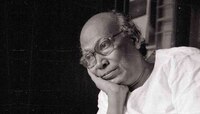 তাঁর কবিতার আলো সরিয়ে দিক সব অলীক অন্ধকার 