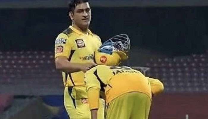 MS Dhoni, IPL 2022: টুপি খুলে &#039;ফিনিশার&#039;-এর সামনে মাথানত করলেন Ravindra Jadeja, ভিডিও ভাইরাল 