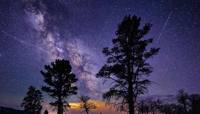 Lyrid Meteor Shower: আকাশ থেকে ঝরে পড়ছে ২৭০০ বছরের আলো! চাইলে আপনি দেখতেও পাবেন 