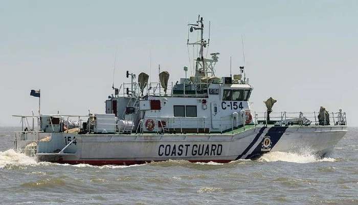 Pakistani Boat Caught: ভারতের জলসীমায় ঢুকে পড়ল পাকিস্তানের নৌকা &#039;অল হজ&#039;, চলল গুলি