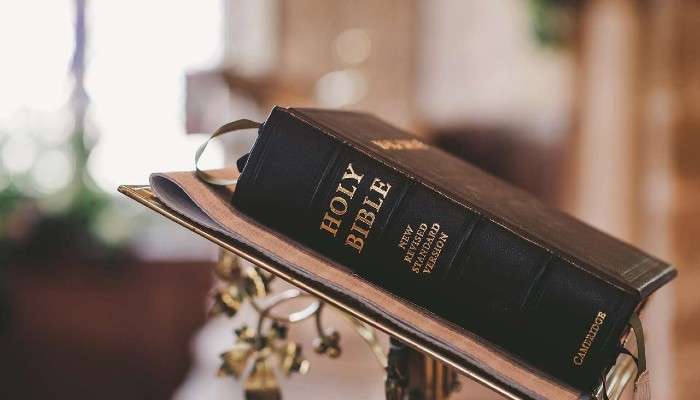  Bible Controversy: হিজাবের রেশ কাটতে না কাটতেই কর্ণাটকে &#039;বাইবেল-বিতর্ক&#039;