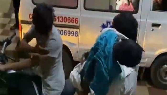 Viral Video: অ্যাম্বুল্যান্স ভাড়া ২০০০০, ছেলের মৃতদেহ কাঁধে বাইকে করে ৯০ কিমি পথ গেলেন বাবা