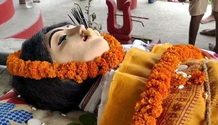 Siliguri: বাড়ি ফেরেননি টানা ১৫ বছর; &#039;মাটির&#039; সাবিত্রীদেবী অবশেষে মাটিতেই মিশে গেলেন!