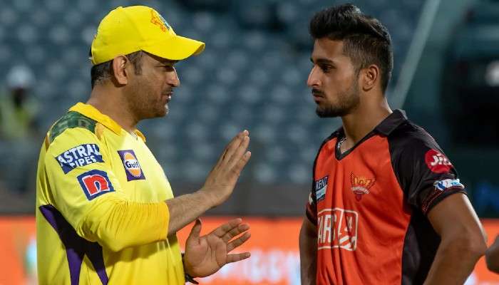 MS Dhoni to Umran Malik, IPL 2022: মরশুমের দ্রুততম ডেলিভারি খেলে, ‘শ্রীনগর এক্সপ্রেস’-কে ‘ভোকাল টনিক’ দিলেন ক্যাপ্টেন কুল, ভিডিও ভাইরাল 