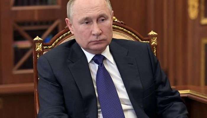 Russia-Ukraine War: ক্যানসারের চিকিৎসার জন্য ক্ষমতা থেকে সরে দাঁড়াচ্ছেন পুতিন?