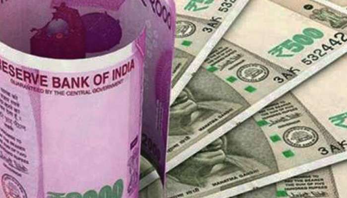 Indian Rupee: দেশের অর্থনীতিতে জোর ধাক্কা, রেকর্ড পতন হল টাকার দামে