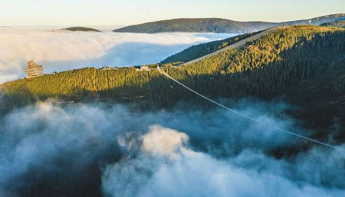  Sky Bridge 721: মাটি থেকে ৩৬৬২ ফুট উপরে বিশ্বের দীর্ঘতম ঝুলন্ত সেতু!