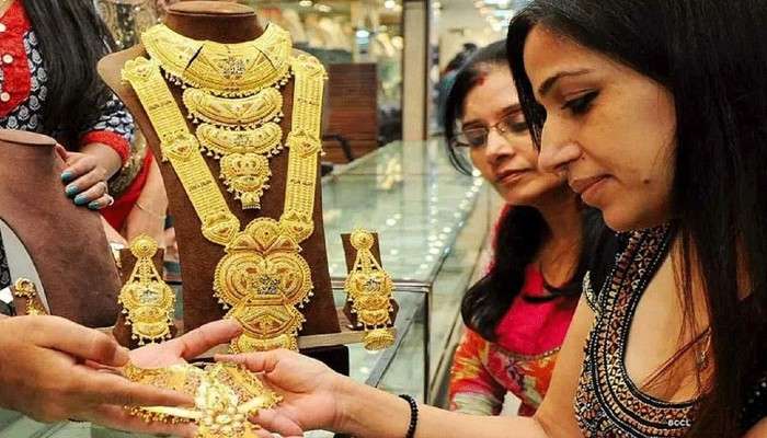 Gold Price: তিন মাসে সর্বনিম্ন সোনার দাম, জেনে নিন কত হল আপনার শহরে