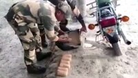 বাইকে লুকিয়ে বিপুল রুপোর গয়না পাচারের 'ছক', বাংলাদেশ সীমান্তে সেনার বড় সাফল্য