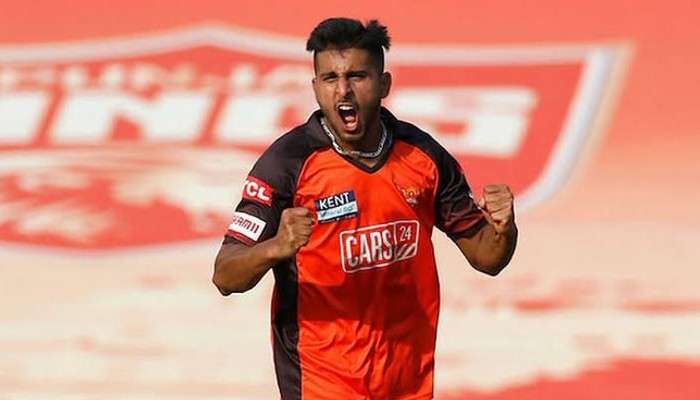 Umran Malik, IPL 2022: ঘরে ফিরে রাজার মতো সম্মান, বাবাকে গাড়ি উপহার দিলেন ‘শ্রীনগর এক্সপ্রেস’ 