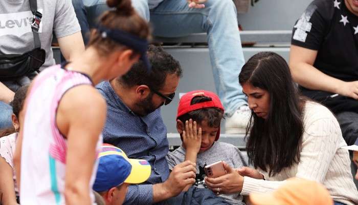 French Open Controversy: Irina Camelia Begu-র ছোড়া র‍্যাকেটে আহত শিশু, শাস্তি সামান্য, বিতর্ক তুঙ্গে  