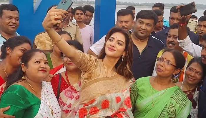 Nusrat Jahan: &#039;I Love Taki&#039;, টাকির ইছামতীর তীরে নয়া সেলফি জোন; সৌজন্যে সাংসদ নুসরত