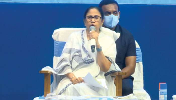 Mamata In Purulia: বহু প্রকল্প &#039;আন্ডার প্রসেস&#039;, বড্ড চালাকিতে কাজ হচ্ছে, জেলা প্রশাসনকে হুঁশিয়ারি মমতার 