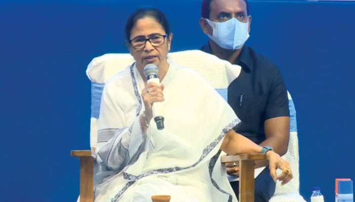 Mamata In Purulia: &#039;আমার দলের লোক হলে টেনে চারটে থাপ্পড় মারতাম&#039;, ডিএম-র কাছে ক্ষোভ উগরে দিলেন মুখ্যমন্ত্রী  