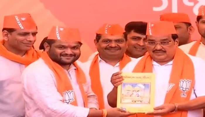 Hardik Patel Joins BJP: কংগ্রেস ছেড়ে বিজেপিতে হার্দিক প্যাটেল, নিজেকে &#039;মোদীর সেনা&#039; বলে দাবি