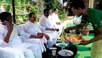 এমন দিনে বাড়ি যাওয়াই হয় না, জামাইষষ্ঠীতে থানাতেই জামাই আদর পুলিসকর্মীদের 