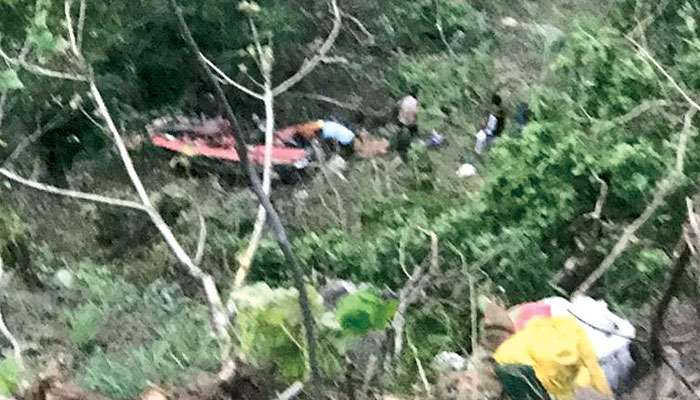 Uttarakhand Bus Accident: উত্তরাখণ্ডে গভীর খাদে পড়ল তীর্থযাত্রী বোঝাই বাস, মৃত্যু ২২ পুণ্যার্থীর