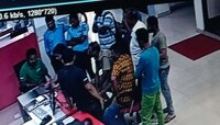 Jalpaiguriবাইকের সঙ্গে বিনামূল্যে টিভি! লোভের হাতছানিতে টাকা খুইয়ে সর্বস্বান্ত যুবক 