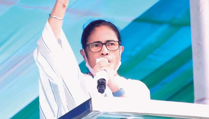 Mamata In Alipurduar:  আলিপুরদুয়ারে রেলের বিরুদ্ধে তোপ, উদ্বাস্তুদের বড়সড় আশ্বাস মমতার