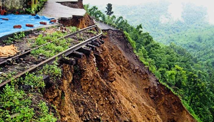 North Bengal Tourism: ধস এড়িয়ে দার্জিলিং-সিকিম যেতে চান ঘোর বর্ষাতেও? জেনে নিন অল্টারনেটিভ রুট, খরচও