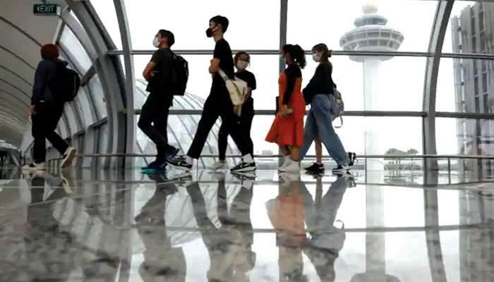 Mask Mandatory In Airport: বিমানযাত্রায় যাত্রীদের জন্য ফের বাধ্যতামূলক হল মাস্ক, অমান্য করলেই শাস্তি