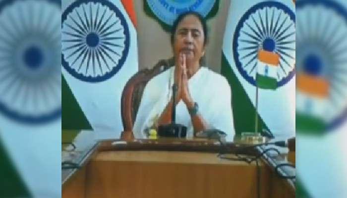 Mamata Banerjee: &quot;চাইলে টেনে-হিঁচড়ে ওঠাতে পারতাম, করিনি&quot;, করজোড়ে অবরোধ তোলার অনুরোধ মুখ্যমন্ত্রীর