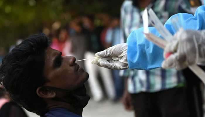 Covid 19: চতুর্থ ঢেউয়ের সম্ভাবনা বাড়িয়ে দেশে একদিনে আক্রান্ত ৮৮২২, ২৪ ঘণ্টায় মৃত ১৫