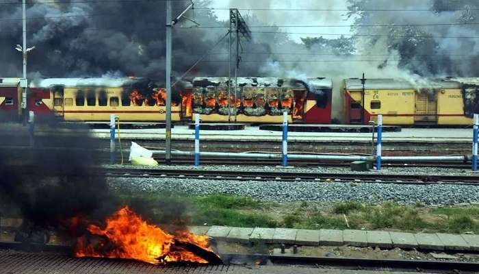 Agnipath Scheme Protest: &#039;অগ্নিপথ&#039;-এর আঁচে ক্ষতিগ্রস্ত ৩১৬ ট্রেন, বাতিলের তালিকায় ৮০ মেল এক্সপ্রেস, রইল তালিকা