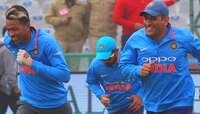 ধোনির এই পরামর্শেই বদলে গিয়েছেন হার্দিক! 'মাহিভাই'তে মজে তারকা অলরাউন্ডার