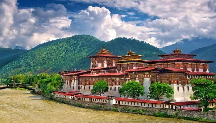 Bhutan Tourism: পর্যটকদের মুখ চেয়ে ১ জুলাই থেকে খুলে যেতে পারে ভুটান সীমান্ত! 