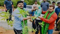 সলমনের গ্রিন ইন্ডিয়া চ্যালেঞ্জ, নিজের হাতে চারা রোপণ করে গাছ বাঁচানোর বার্তা