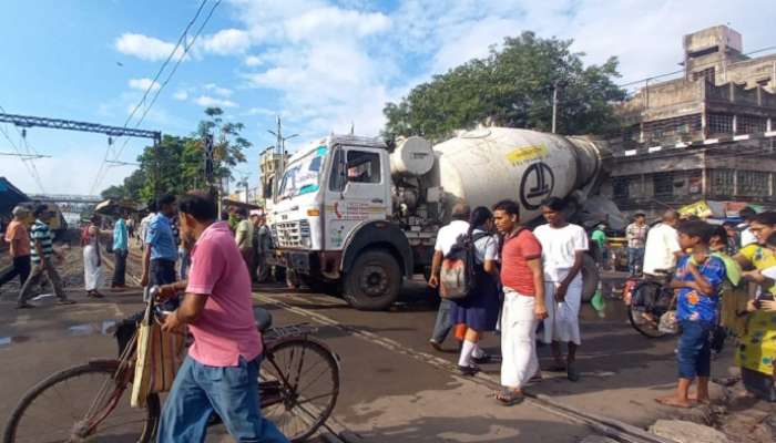 Howrah Train Service: রিষড়ায় রেল গেট বিকল, হাওড়া-বর্ধমান মেইন শাখায় বন্ধ ট্রেন চলাচল