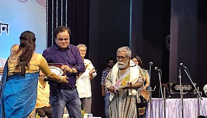 Mamata Banerjee, Buddhadeb Bhattacharjee: রাজ্য সরকারের মঞ্চে &#039;বুদ্ধ-শরণে&#039; প্রদীপ, কেরালা মডেলের প্রশংসায় ব্রাত্য