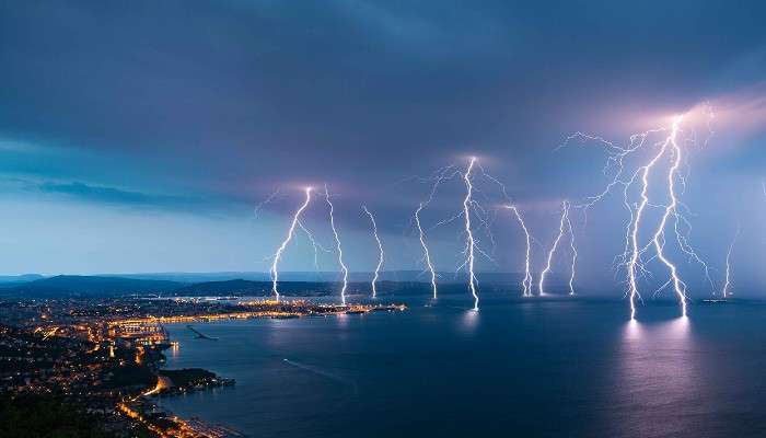 Lightning in Rural India: ঘূর্ণিঝড় বা বন্যার চেয়েও বজ্রপাতে মৃত্যু ঘটছে বেশি! কেন জানেন? 