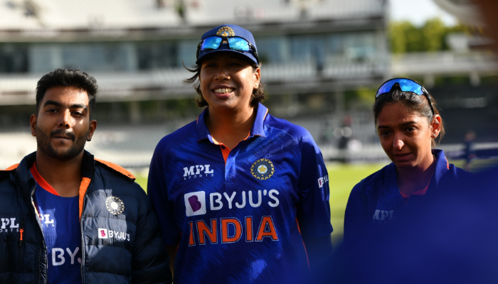 Jhulan Goswami, INDW vs ENGW : 'ঝুলু দি'-র বিদায়ী ম্যাচে লর্ডসে দাঁড়িয়ে কাঁদলেন হরমন, ভাইরাল ভিডিয়ো