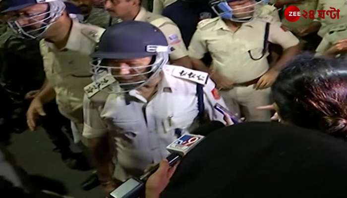 TET Qualifiers Agitation:  police dragged the tet protestors at karunamayee | Zee 24 Ghanta