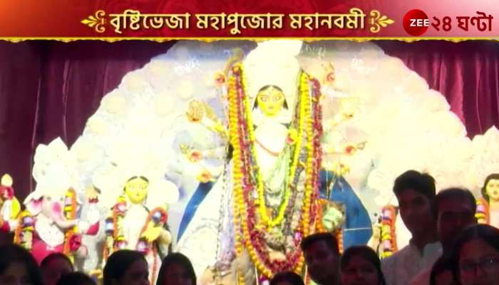 The old puja of the neighborhood is not far behind in the big puja of Kolkata